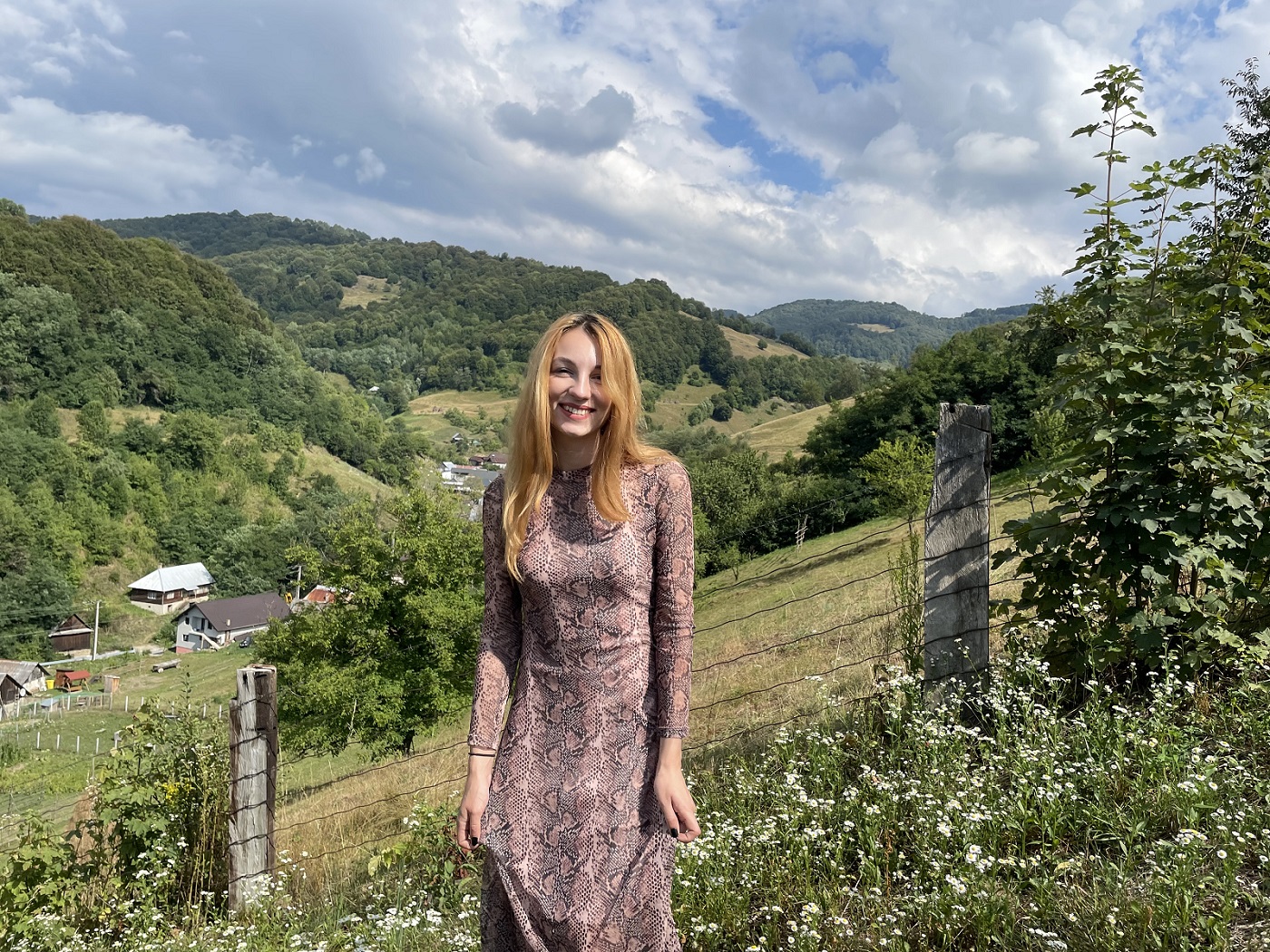 Maria Amarinei: ”Satul românesc nu e nimic din ce am descoperit prin literatura secolului trecut. Nu e acest tărâm idilic în care oamenii sunt mai puri, mai buni, mai legați de natură”
